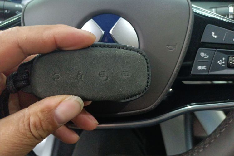 腾势D9 2024款 DM-i 980 四驱尊荣型中控内饰11