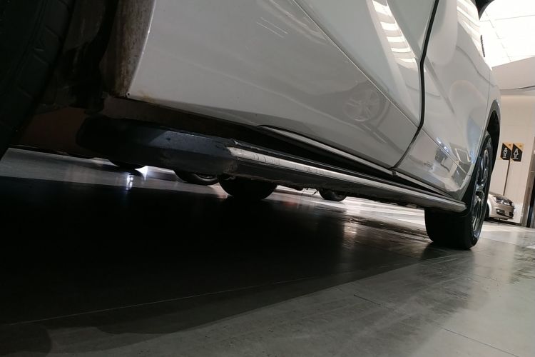 丰田 皇冠陆放 2021款 2.5L HEV四驱精英版局部细节9001