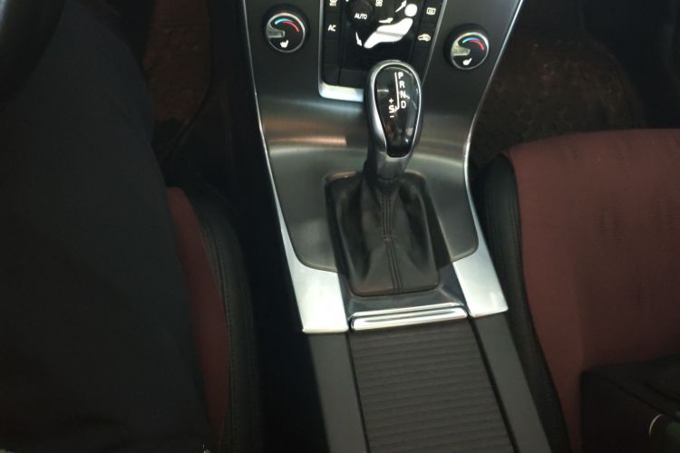 沃尔沃V60 2014款 T5 智逸版中控内饰18