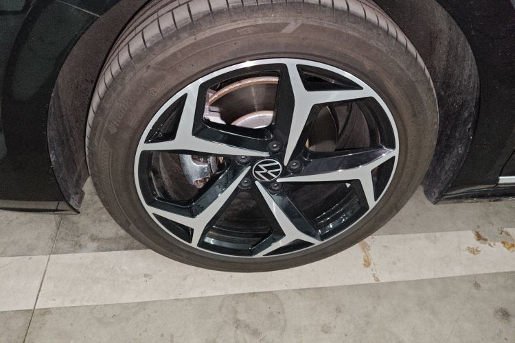 大众 帕萨特 2025款 出众款 330TSI 星空精英版车身外观10