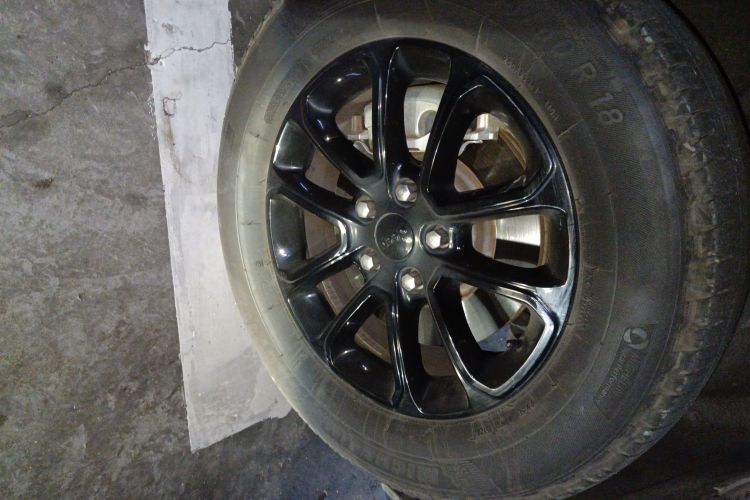 Jeep 大切诺基(进口) 2015款 3.0L 精英导航版车身外观10