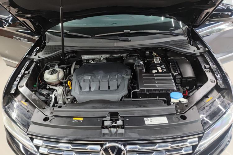 大众 途观L 2021款 330TSI 自动两驱智享版机舱底盘24