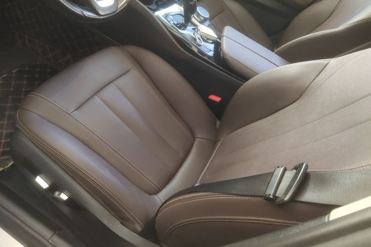 宝马5系 2018款 525Li 豪华套装中控内饰19