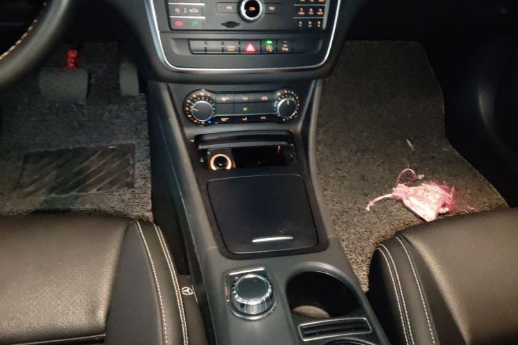 奔驰GLA 2016款 GLA 200 时尚型中控内饰18