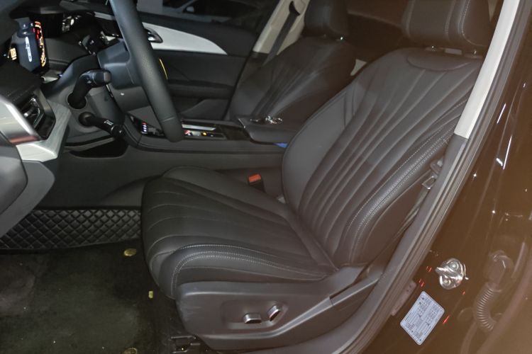 红旗H5 2025款 1.5T DCT玄影版中控内饰19