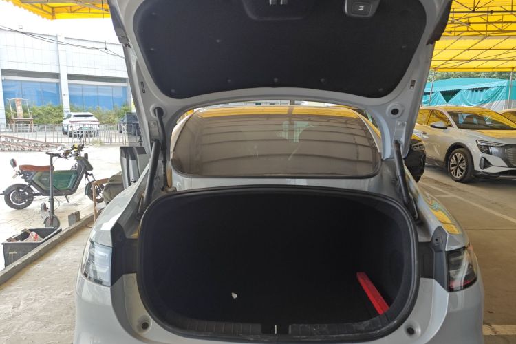 零跑汽车 零跑C01 2022款 后驱超长续航版机舱底盘23