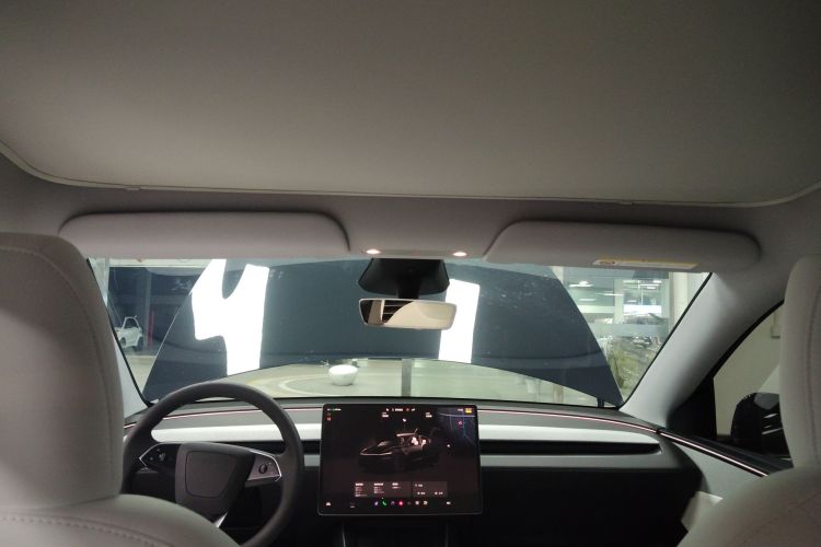 特斯拉 Model Y 2025款 后轮驱动 首发版中控内饰22