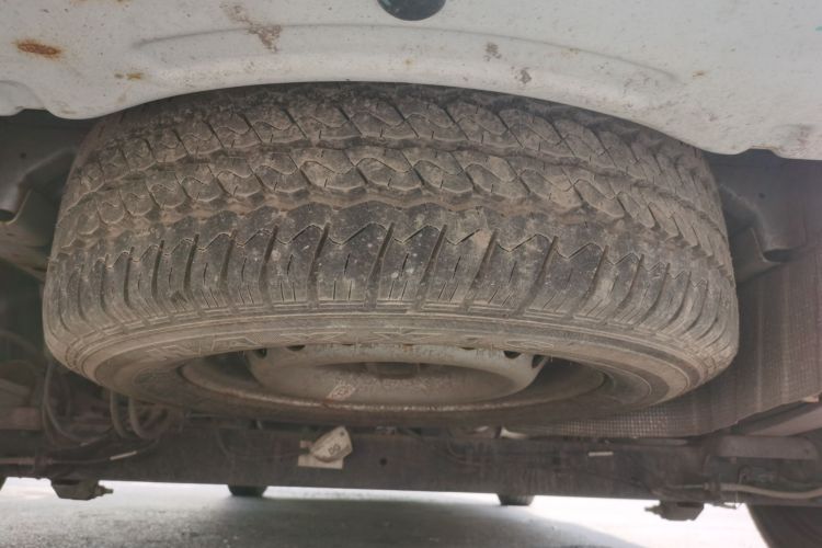 福特 全顺 2020款 2.0T汽油多功能商用车中轴低顶上掀尾门国VI局部细节9009