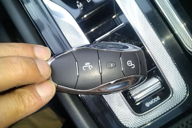 红旗H6 2023款 2.0T 致臻版中控内饰7001