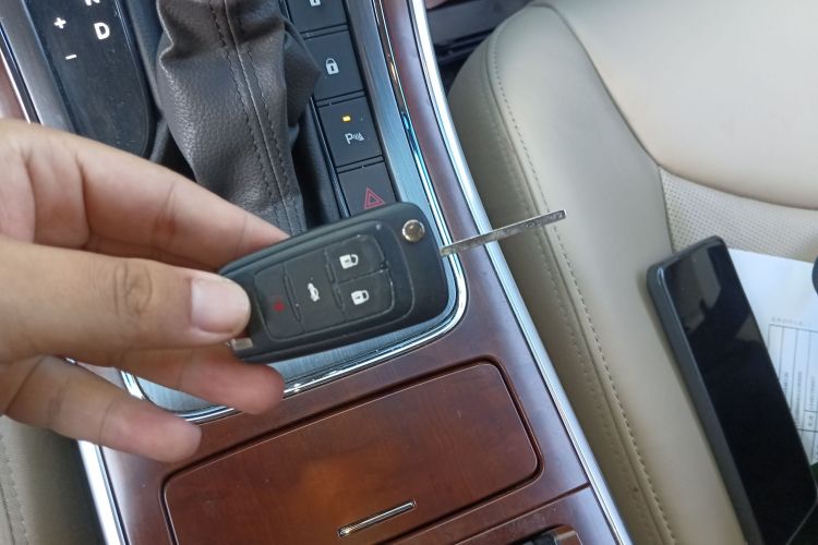 荣威950 2015款 1.8T 豪华版中控内饰7001