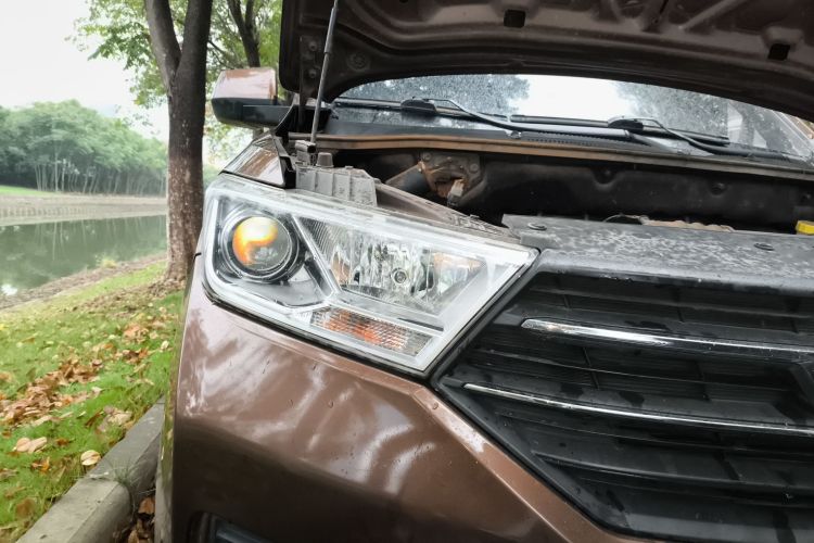 五菱汽车 五菱宏光 2021款 1.5L改款 S标准型 液压助力LAR车身外观6006