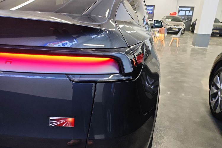 特斯拉 Model Y 2025款 长续航全轮驱动 首发版车身外观9