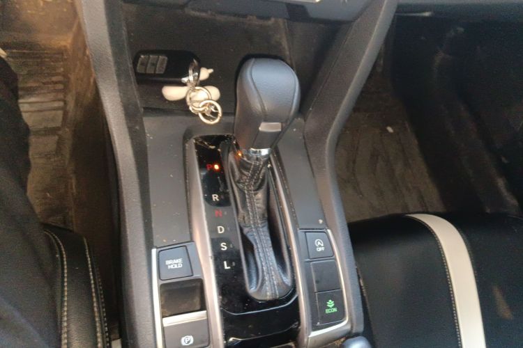 本田 思域 2021款 HATCHBACK 220TURBO CVT新锐控局部细节18