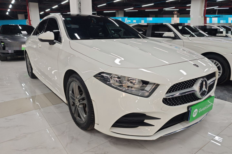 奔驰A级 2020款 改款 A 180 L 运动轿车特殊配置车身外观3