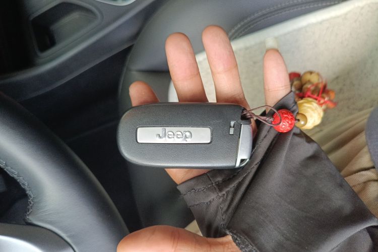 Jeep 自由光 2020款 2.0T 两驱领先版中控内饰7001