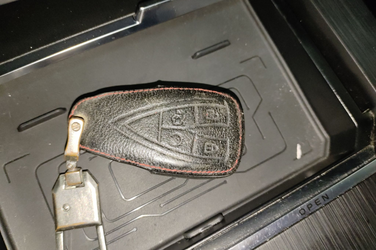 长安UNI-K 2023款 2.0T 两驱悦尚型中控内饰11