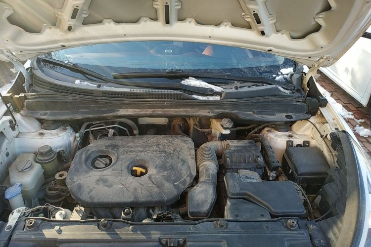 北京现代ix35 2015款 2.0L  手动两驱舒适型 国IV机舱底盘24