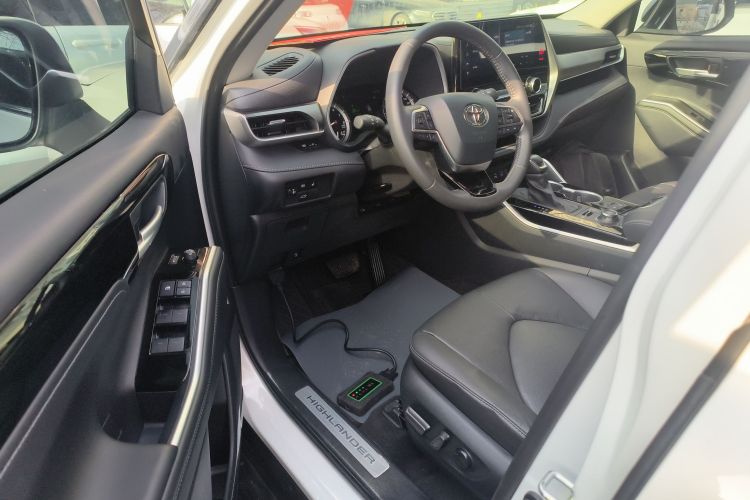 丰田 汉兰达 2022款 380T 四驱尊贵版 7座中控内饰7003