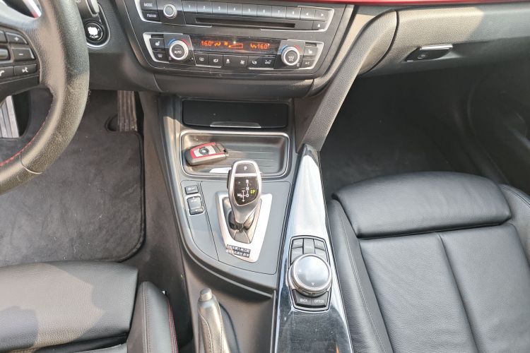 宝马3系 2014款 320i 运动设计套装中控内饰18