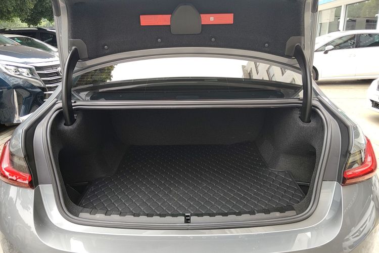 宝马i3 2022款 eDrive 35 L机舱底盘23