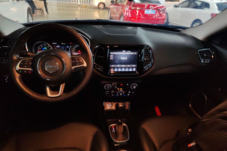Jeep 指南者 2020款 220T 自动精英版局部细节16