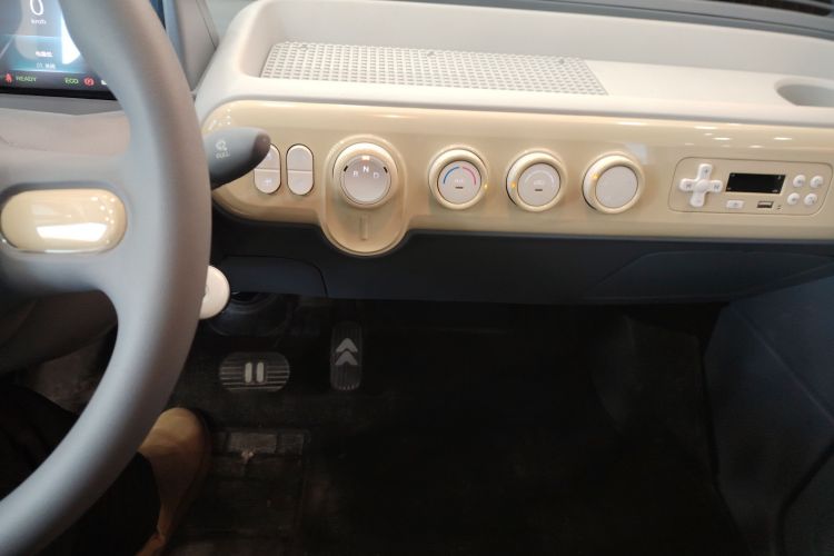 奔腾小马 2024款 170km 活力马中控内饰18