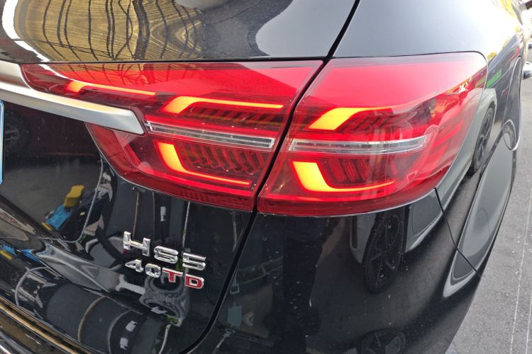 红旗HS5 2022款 改款 2.0T 智联旗享版车身外观9