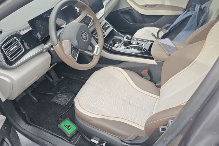 比亚迪 秦PLUS 2024款 荣耀版 DM-i 55KM超越型中控内饰19