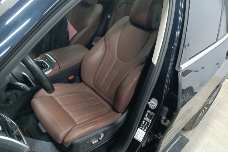 宝马X5(进口) 2022款 xDrive40i M运动套装中控内饰19