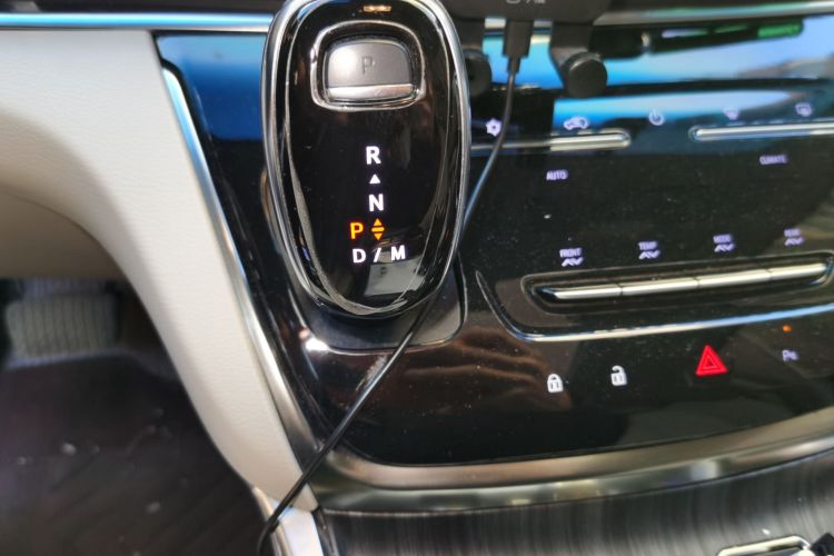 别克GL8 2021款 陆上公务舱 652T 豪华型中控内饰18