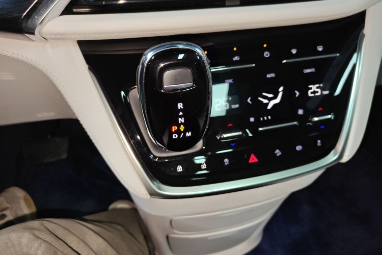 别克GL8 2022款 Avenir艾维亚 四座尊礼版局部细节18