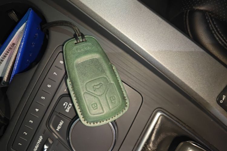 奥迪A4L 2018款 30周年年型 40 TFSI 进取型中控内饰11