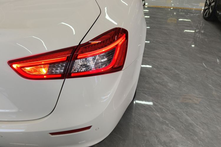 玛莎拉蒂 Ghibli 2014款 3.0T 标准版车身外观6006