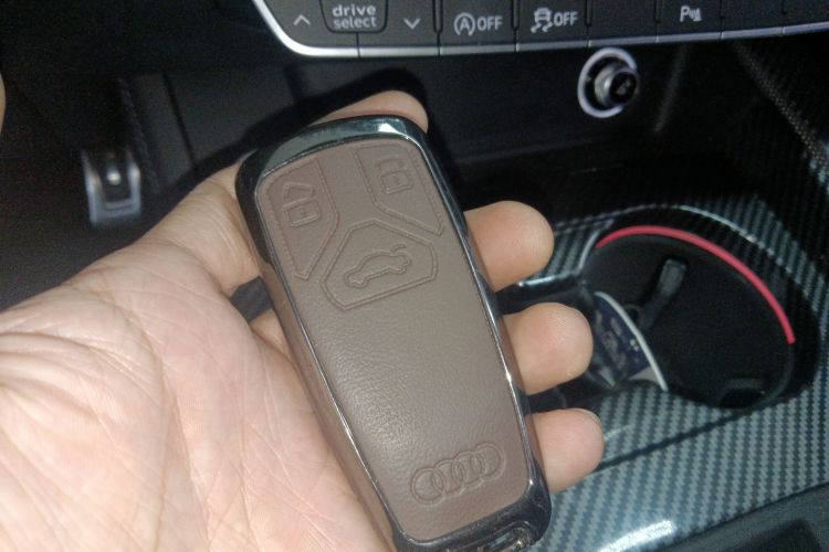 奥迪A4L 2023款 40 TFSI quattro 豪华动感型中控内饰11