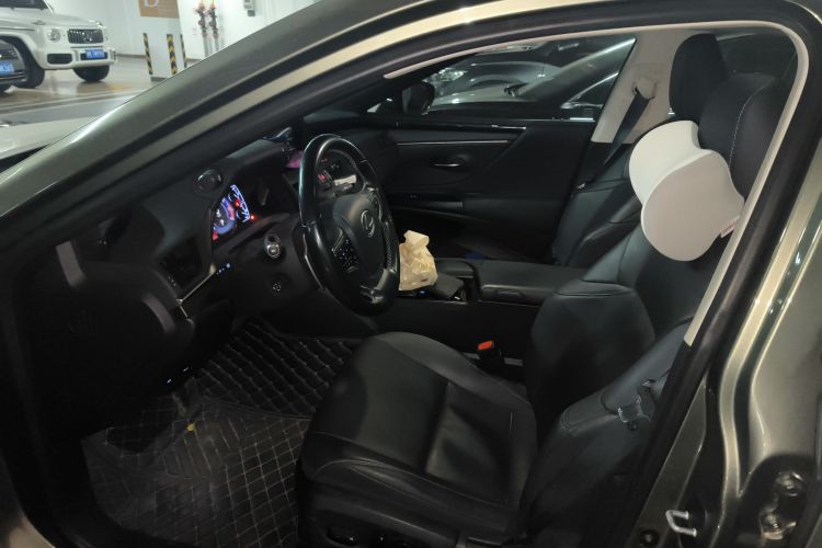 雷克萨斯ES 2018款 200 卓越版 国VI中控内饰19