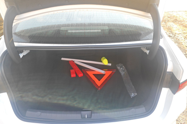 比亚迪 秦PLUS 2025款 DM-i 智驾版 55KM领先型机舱底盘23