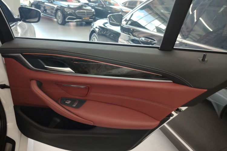 宝马5系 2020款 530Li 领先型 M运动套装中控内饰7006