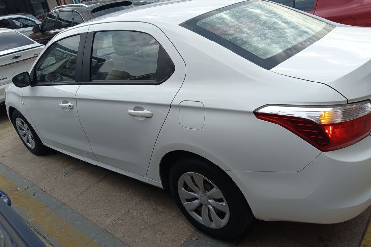 雪铁龙 爱丽舍 2015款 质尚版 1.6L 自动时尚型车身外观4