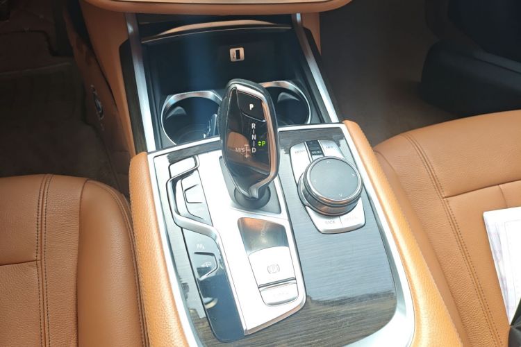 宝马7系 2017款 730Li 领先型中控内饰18