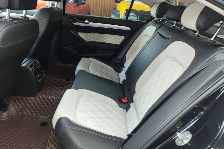 大众 迈腾 2025款 改款 众享款 330TSI DSG豪华型中控内饰21