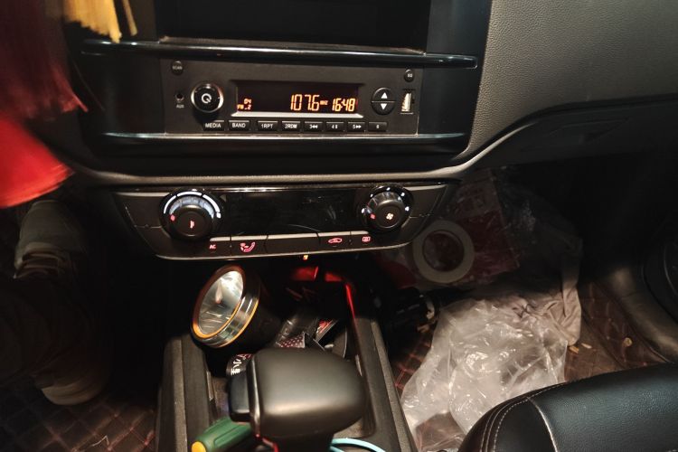 观致3 2018款 三厢 1.6L 自动领先型中控内饰16