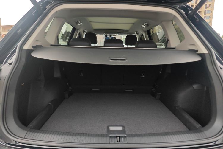 大众 途观L 2023款 改款 330TSI 自动两驱智享版机舱底盘23