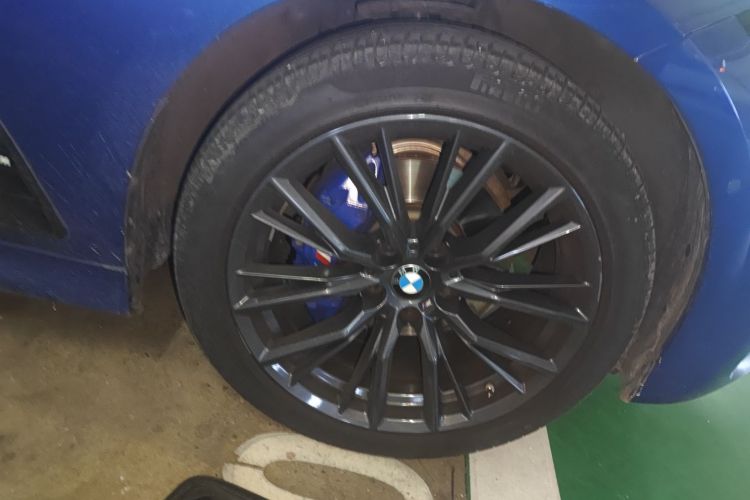 宝马3系 2022款 改款 325Li M运动曜夜套装车身外观10