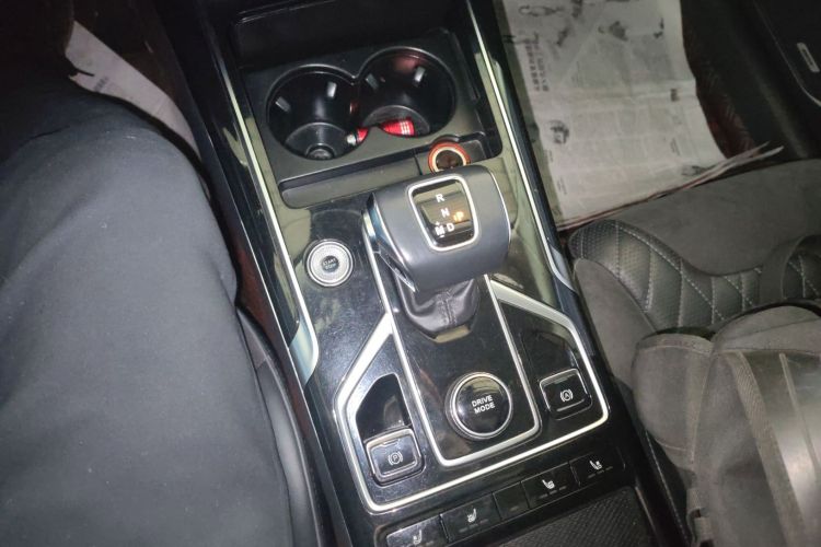 红旗HS5 2022款 改款 2.0T 智联旗享四驱版中控内饰18