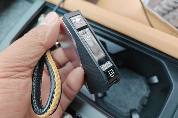 领克09 EM-P 2023款 2.0TD EM-P 远航版PM 六座中控内饰11