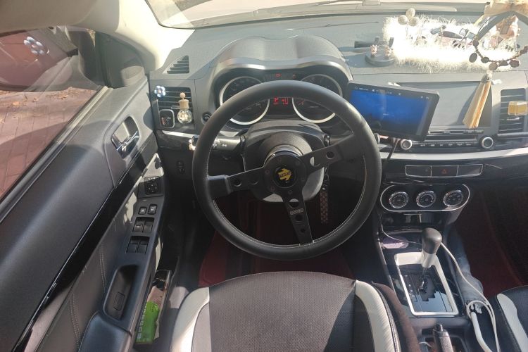 三菱 翼神 2016款 1.8L CVT黑白复刻版局部细节13