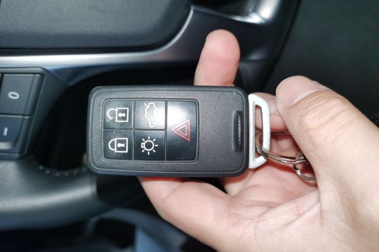 沃尔沃V40 2018款 T3 智雅版中控内饰7001