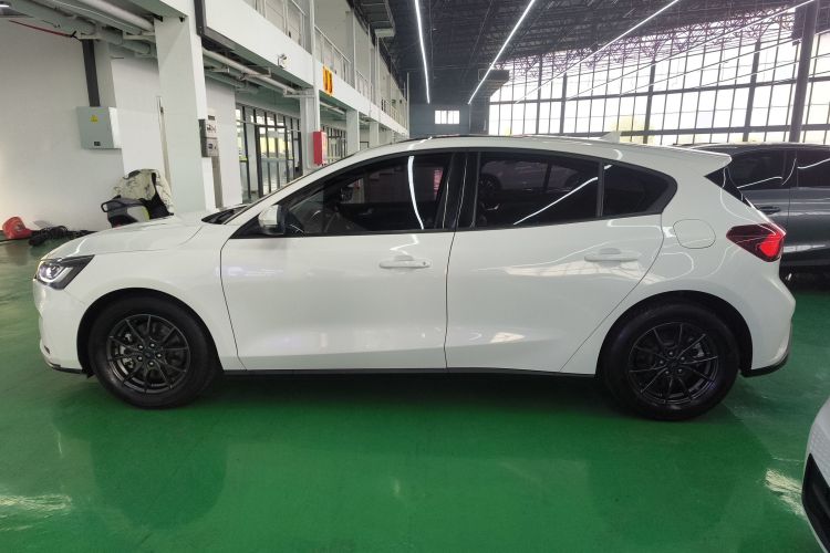 福特 福克斯 2022款 两厢 EcoBoost 180 自动竞速版车身外观4