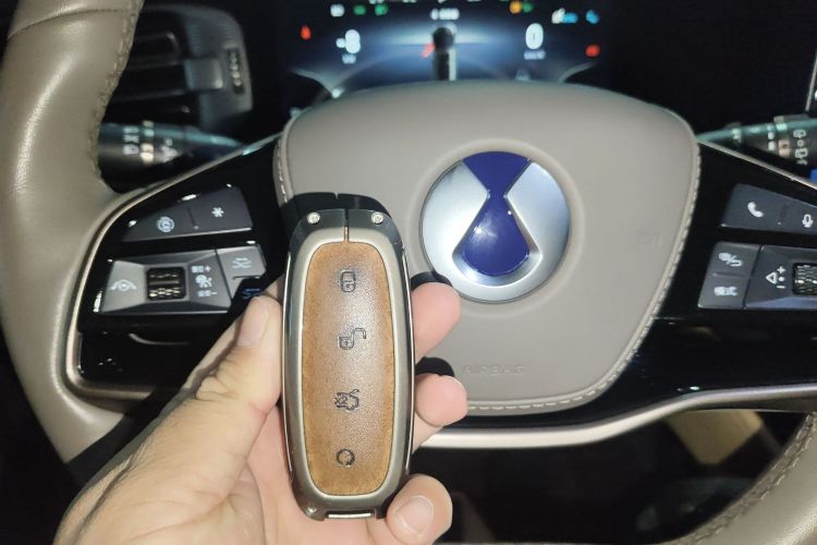 腾势D9 2022款 DM-i 970 四驱旗舰型中控内饰11