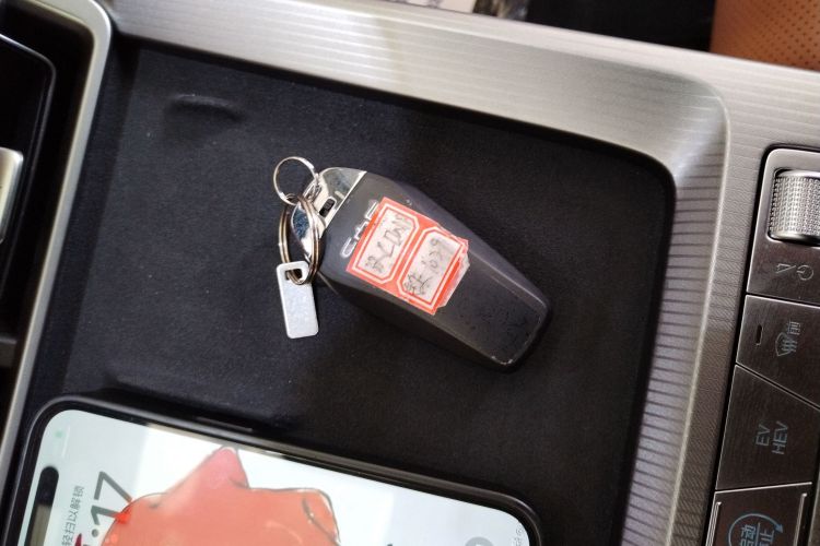 比亚迪 汉L 2025款 DM-p 四驱激光雷达旗舰型中控内饰11